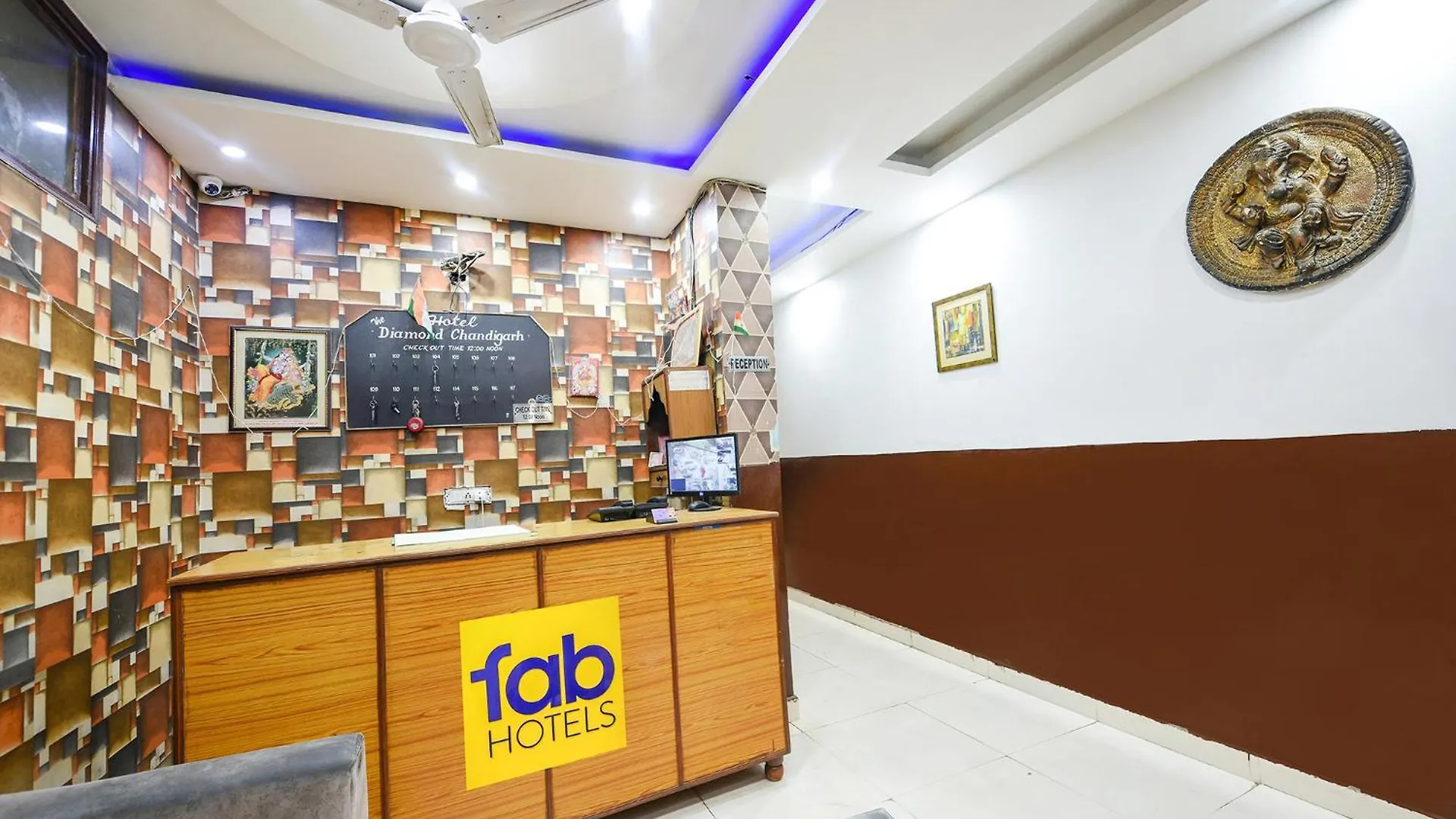 Fabexpress Diamond Sec 45 Hotel Chandigarh 3*,  India