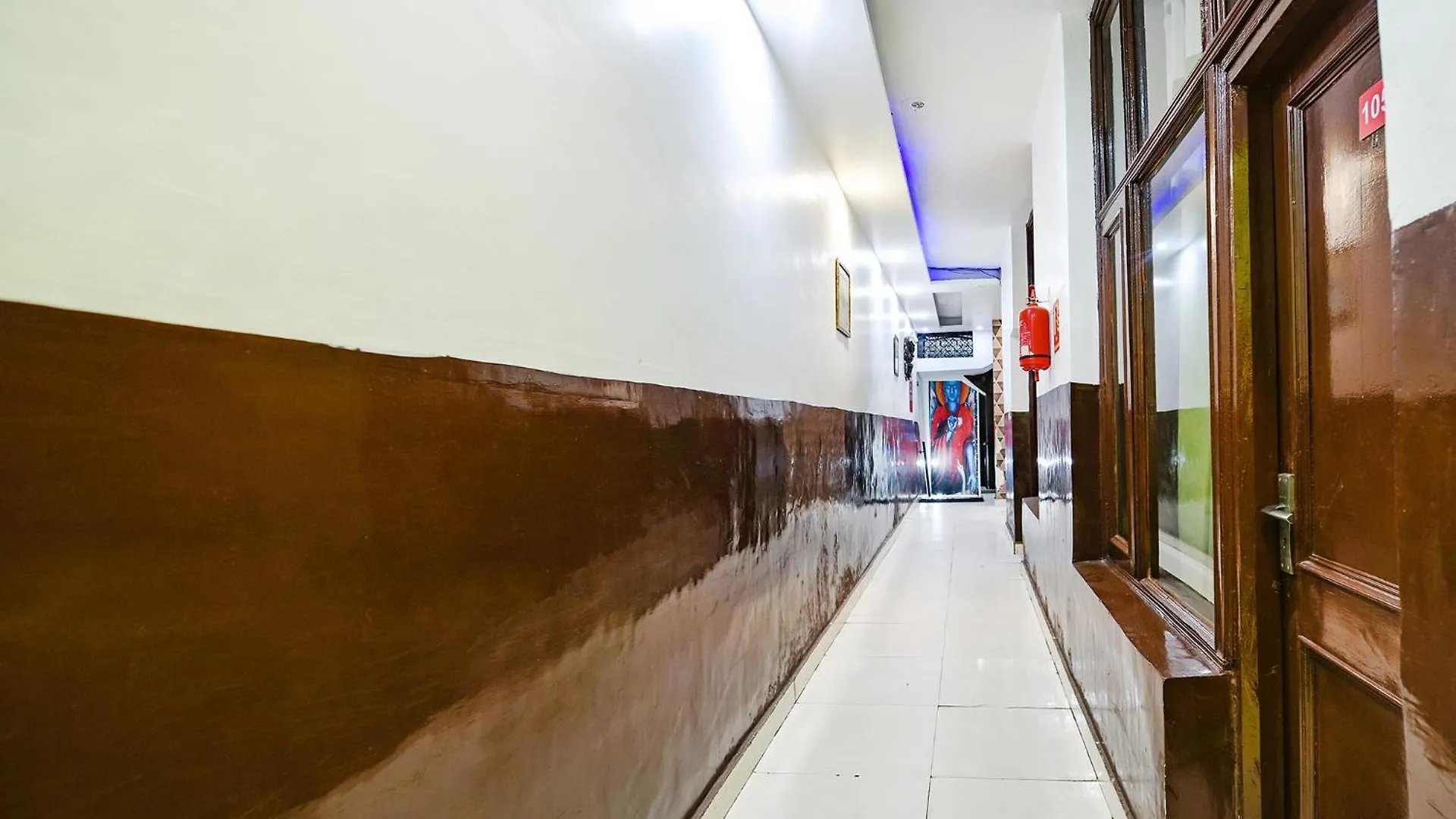 ***  Fabexpress Diamond Sec 45 Hotel Chandigarh India