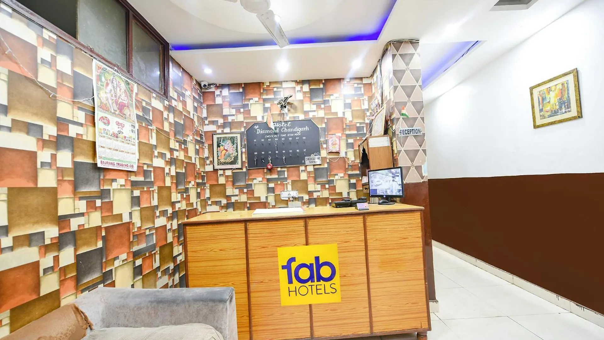 Fabexpress Diamond Sec 45 Hotel Chandigarh