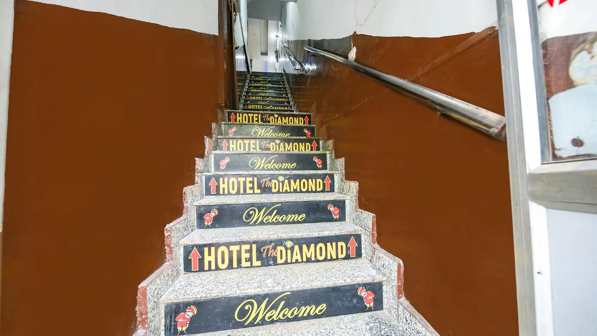 Fabexpress Diamond Sec 45 Hotel Chandigarh