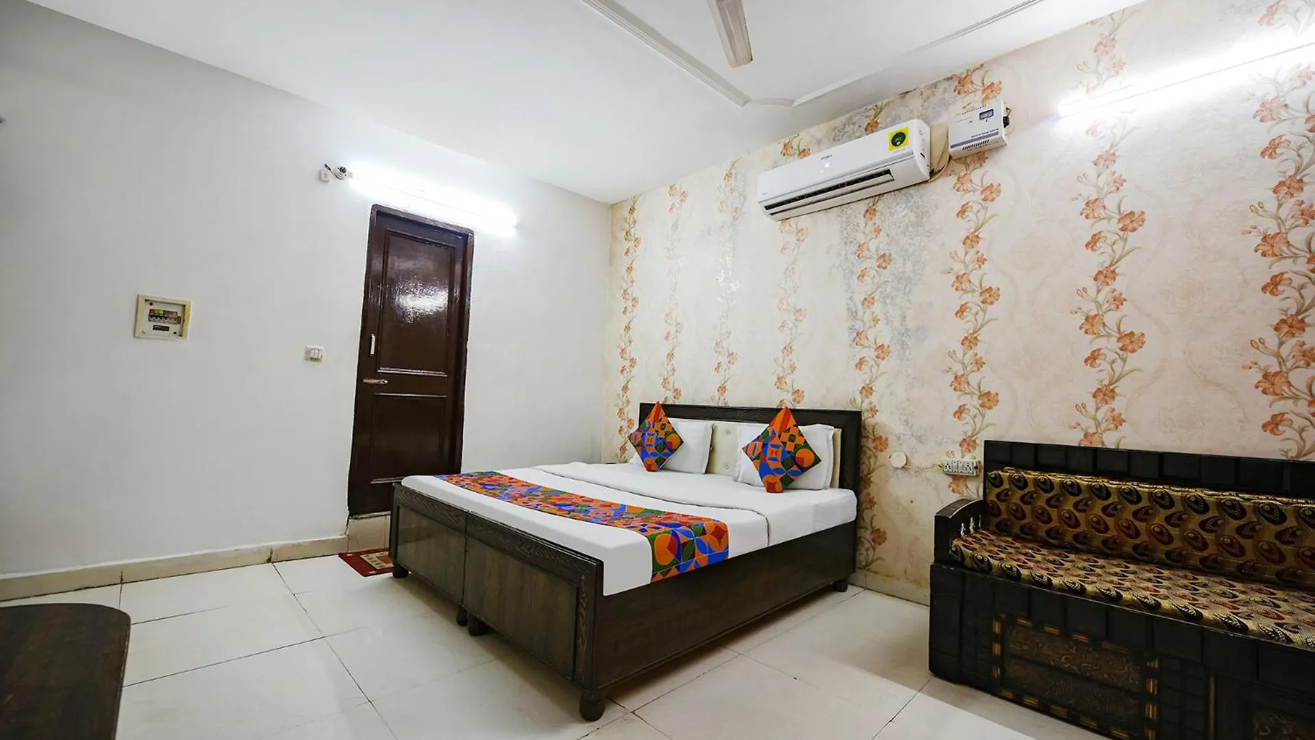 Fabexpress Diamond Sec 45 Hotel Chandigarh